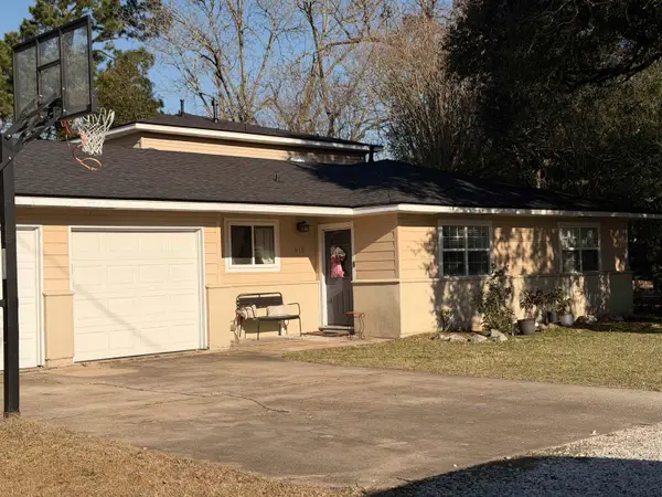 915 S 13th, Nederland, TX 77627