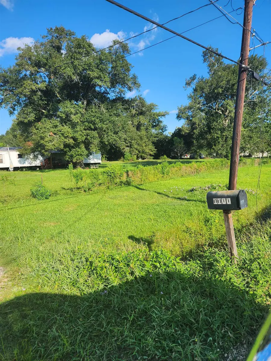 1100 & 1106 Flint St, Orange, TX 77630-6418 - Image #2