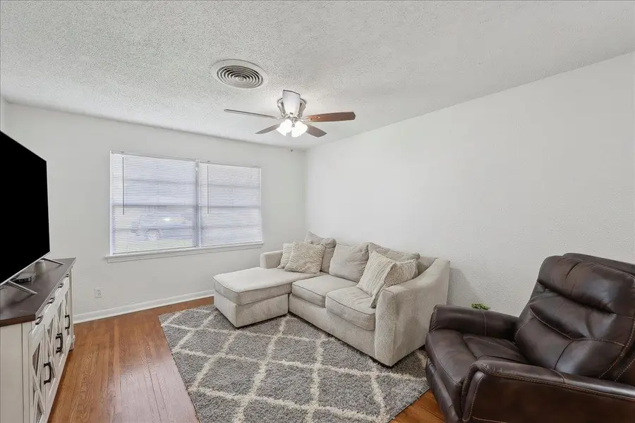 253 Hampton Lane, Beaumont, TX 77707 - Image #2