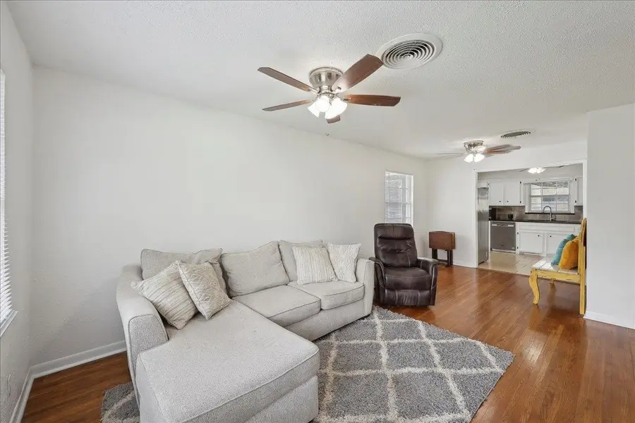 253 Hampton Lane, Beaumont, TX 77707 - Image #3