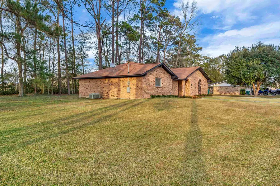 1902 W Luther Dr, Orange, TX 77632 - #2