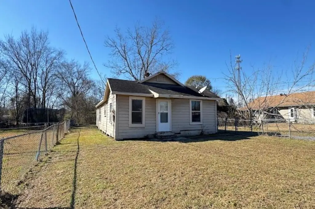 3975 Youngstown St, Beaumont, TX 77703 - #1