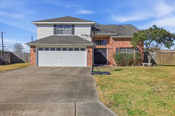 416 Carriage Ln, Nederland, TX 77627-2338