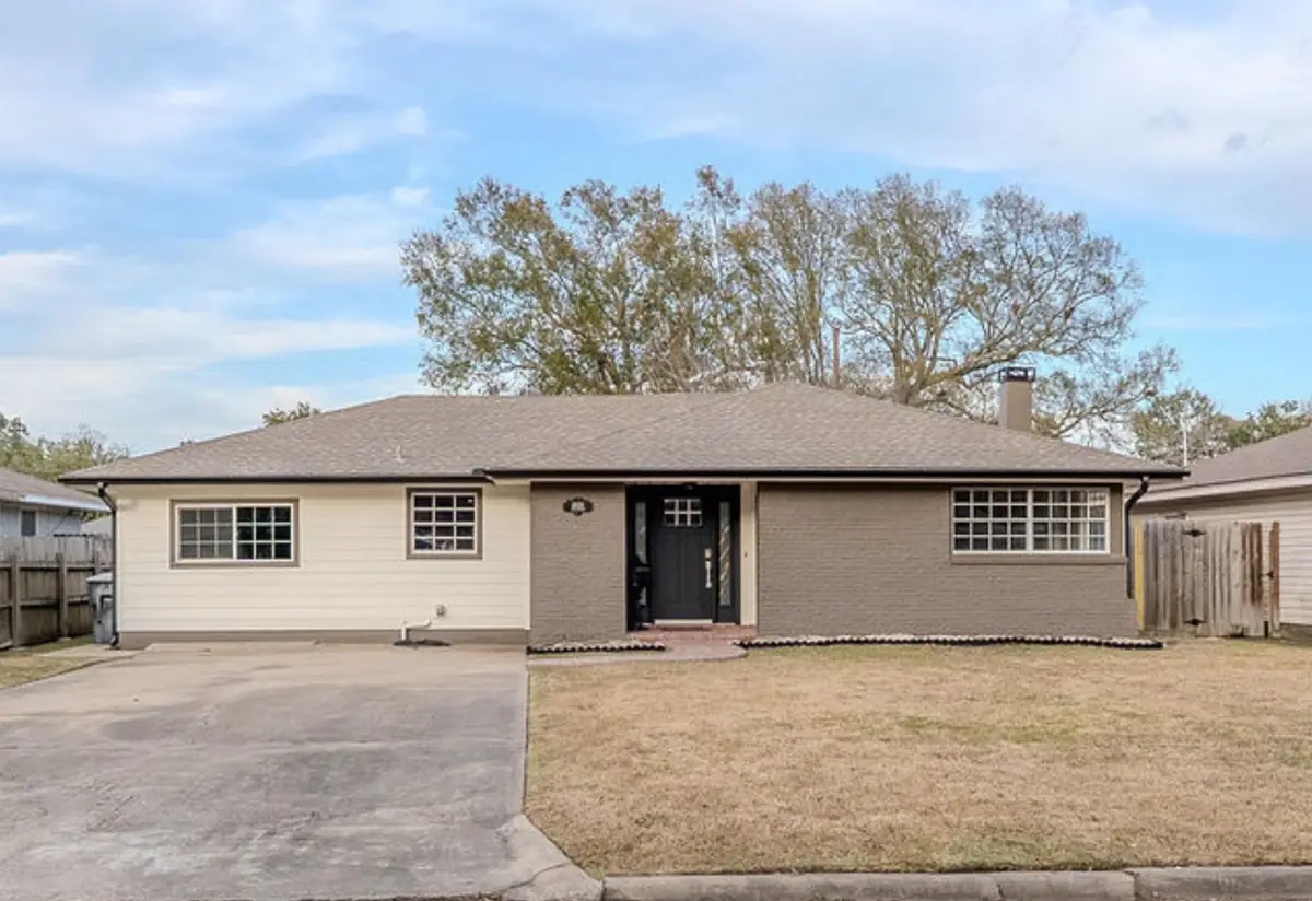 4920 Sue Ave, Groves, TX 77619 - #1