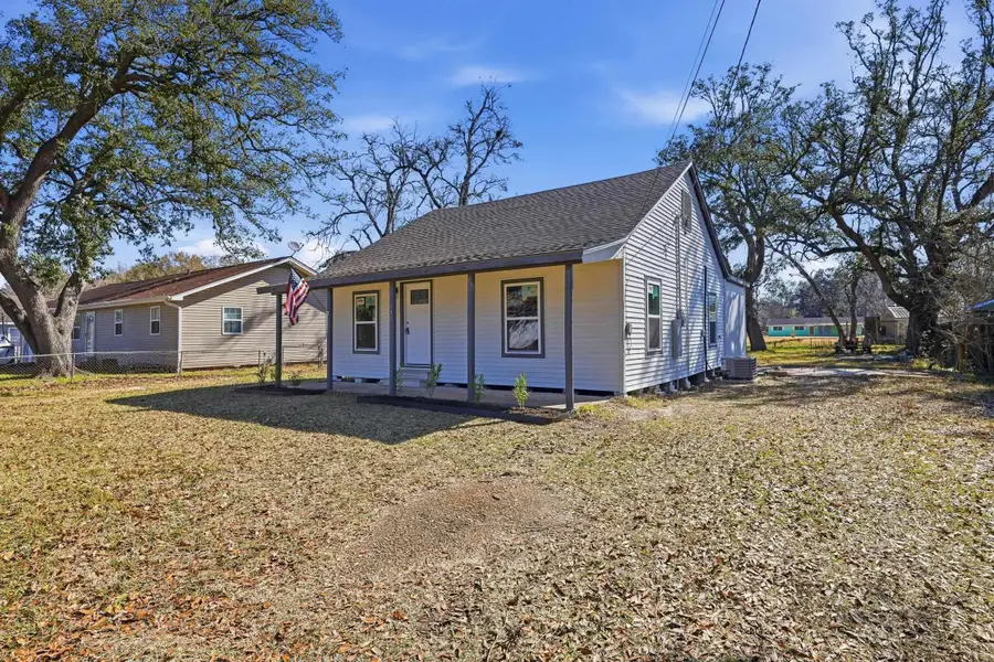 131 6th Ave., Nederland, TX 77627 - #2