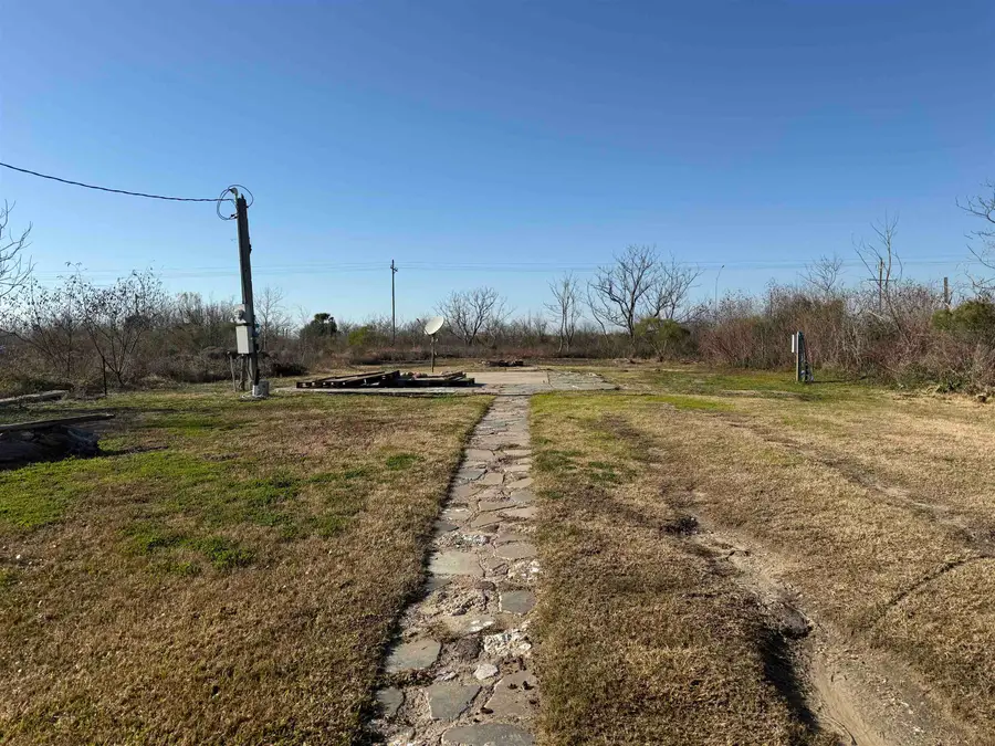 1819 Anderson Ave, Port Bolivar, TX 77650 - #3