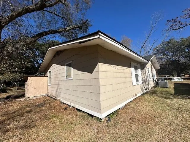 170 S JOHN ST, Bridge City, TX 77611 - Image #2