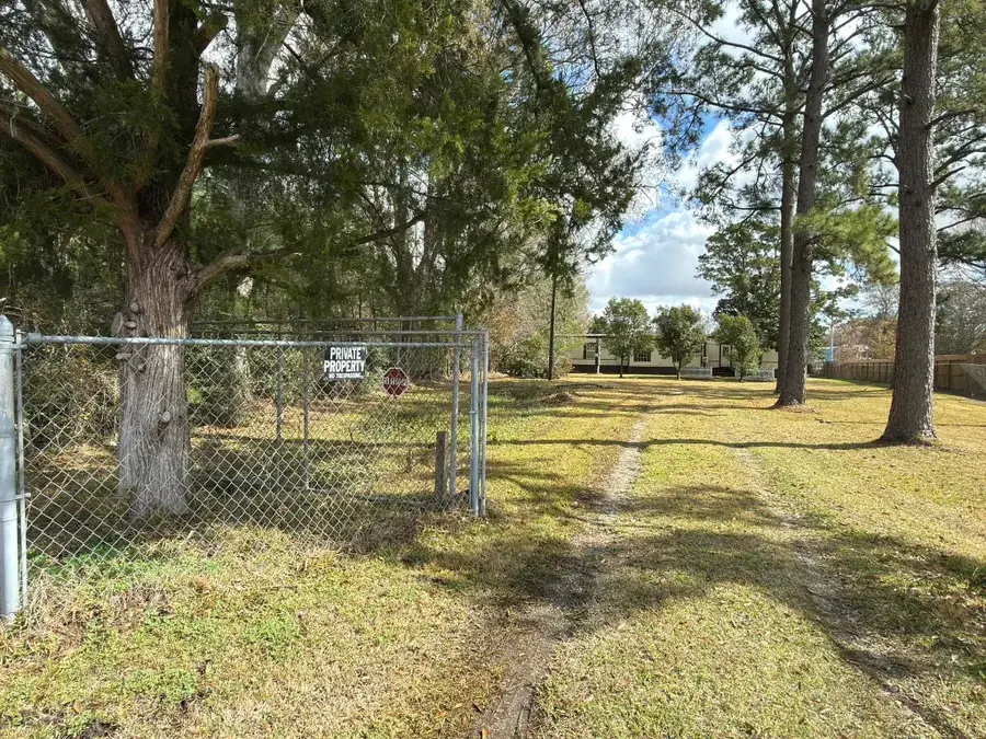 2947 Woodcock St., Orange, TX 77630 - #2