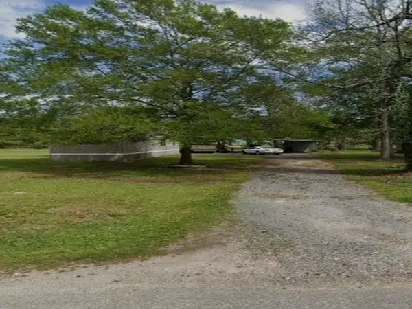 1685 Willowbend Dr, Vidor, TX 77662