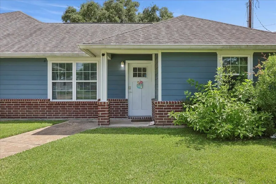 1766 N 34th St, Nederland, TX 77627 - #2