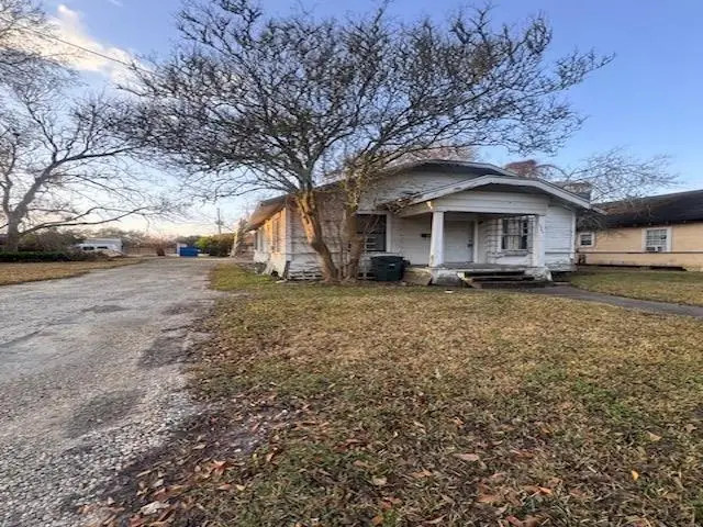 2565 Mcfaddin, Beaumont, TX 77702 - #2