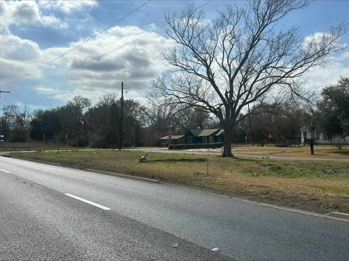 1005 Simmons Dr., Orange, TX 77630-0000 - #1