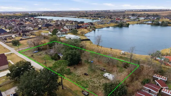 7721 Gayle Ln, Nederland, TX 77627