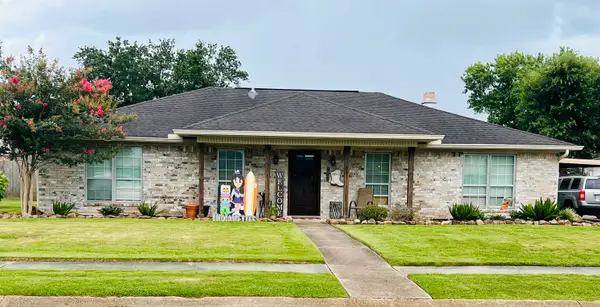 2845 Windsor Lane, Port Neches, TX 77651
