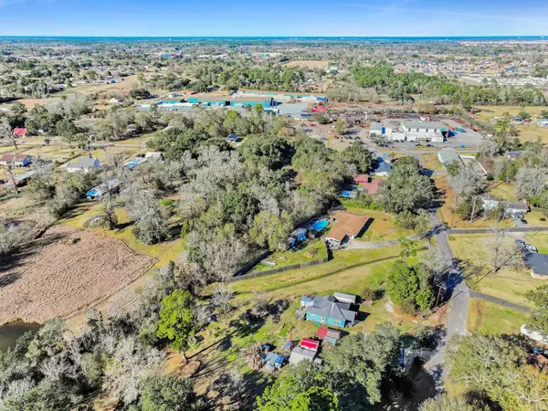 710 Jones St., Bridge City, TX 77611