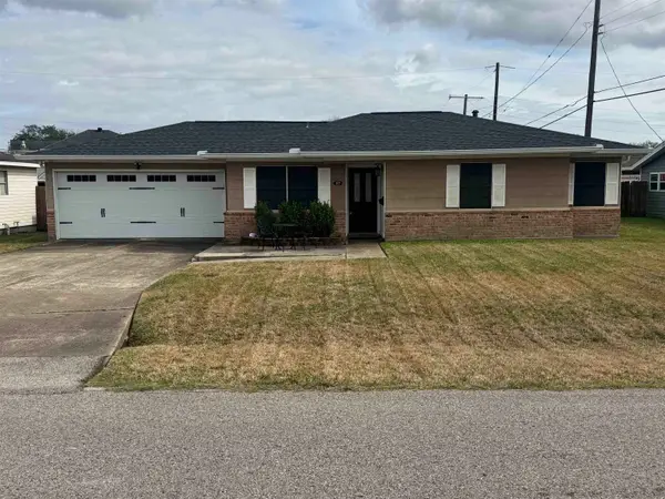 107 Avenue D, Nederland, TX 77627