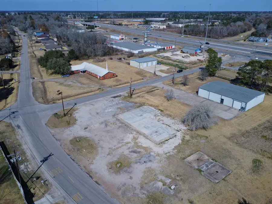 6595 LAWRENCE DR., Beaumont, TX 77708 - #2