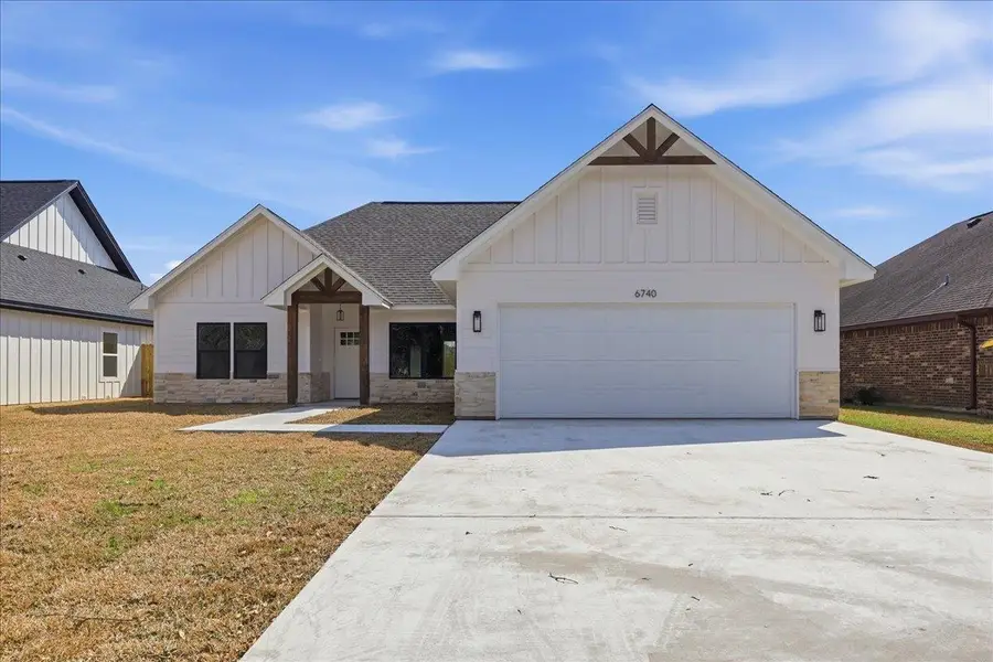 6740 Willow St, Groves, TX 77619 - #2