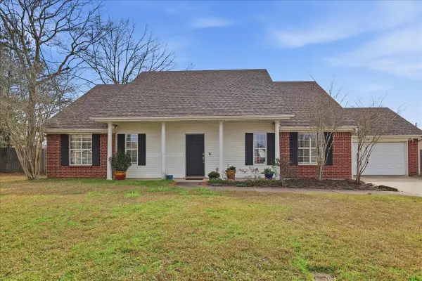 6090 Travis, Lumberton, TX 77657