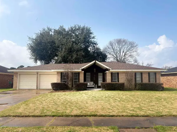 3162 Dogwood Ln, Port Neches, TX 77651