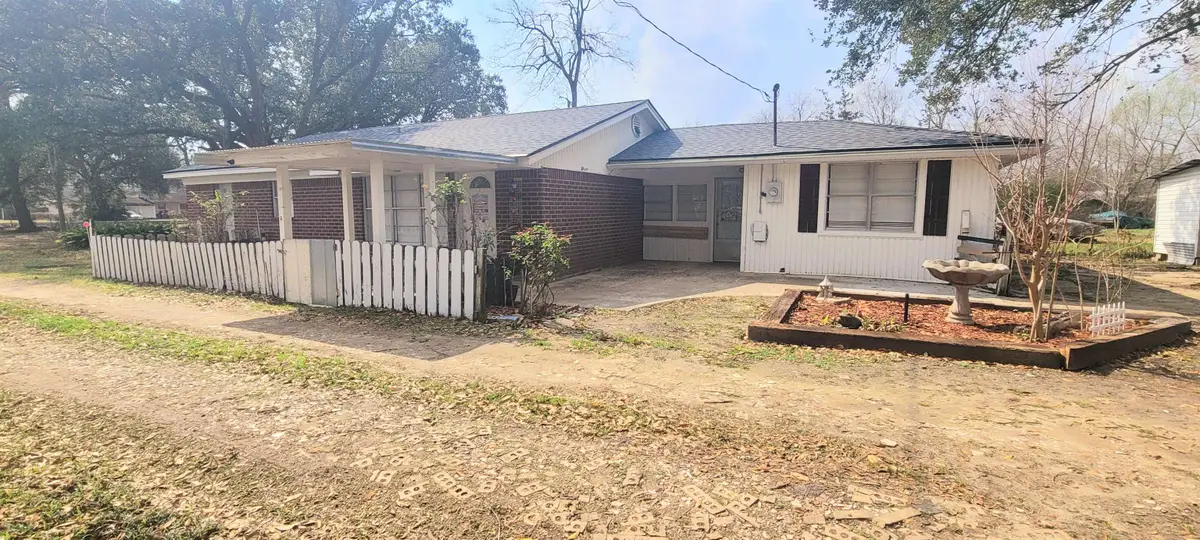 2010 W Highland Dr, Beaumont, TX 77705 - #1