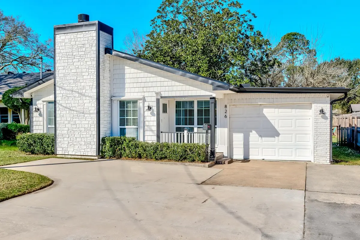 826 Wagner St, Port Neches, TX 77651 - #1