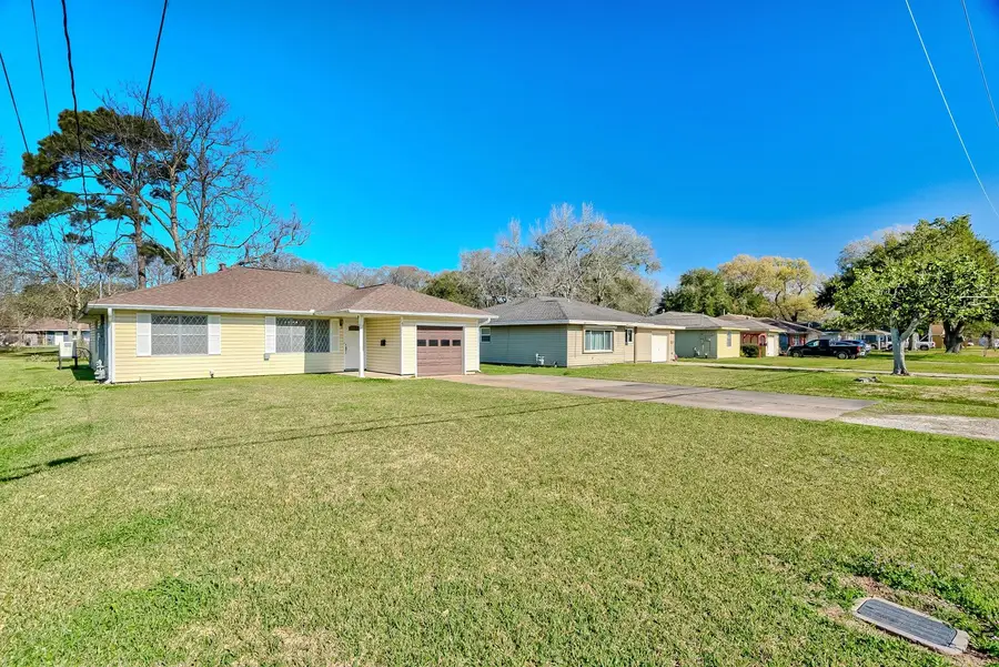 6351 Verde St, Groves, TX 77619 - #3