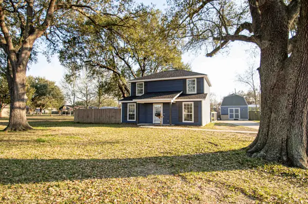 729 Avenue D, Port Neches, TX 77651