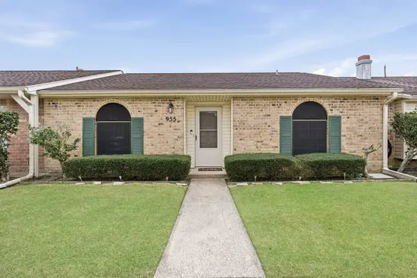 955 Park Meadow Dr, Beaumont, TX 77706