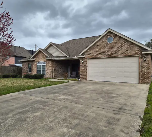 103 Holly Grove, Bridge City, TX 77611
