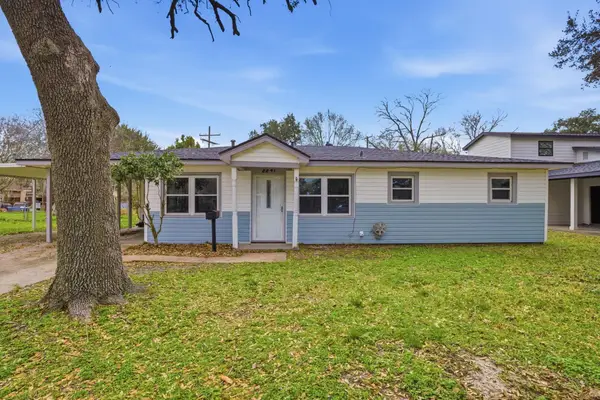 2241 5th St, Port Neches, TX 77651