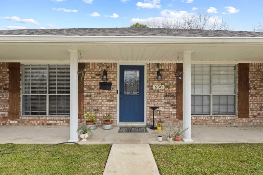 650 Meadowgreen Dr, Port Neches, TX 77651 - #3