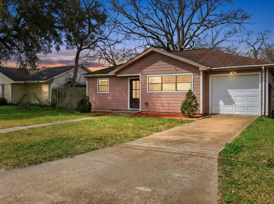 2110 7th Street, Port Neches, TX 77651 - #3