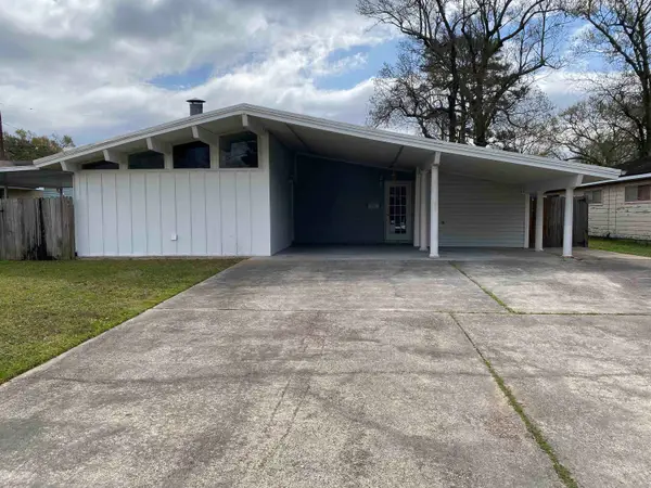 3015 Avenue L, Nederland, TX 77627