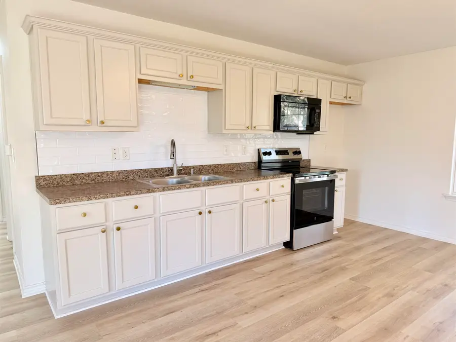 3000 Ruby, Groves, TX 77619 - #3