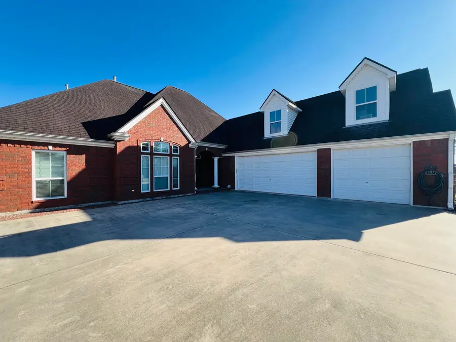 2631 River Oaks Dr, Port Neches, TX 77651 - #2