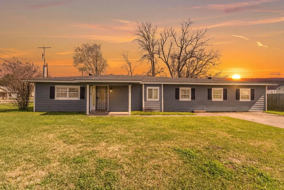 3420 N Twin City Hwy, Central Gardens, TX 77659 - #1