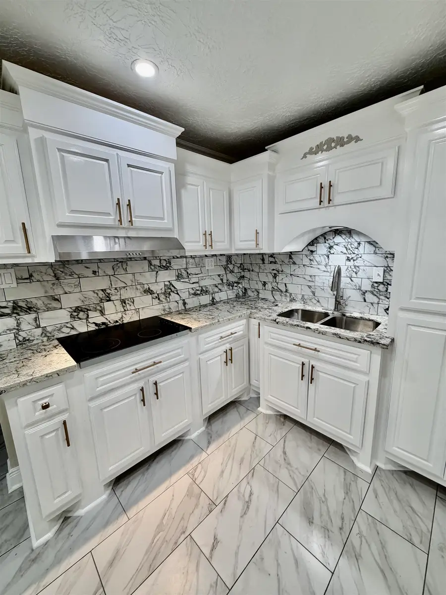 2119 Lincoln Dr, Orange, TX 77630 - #2