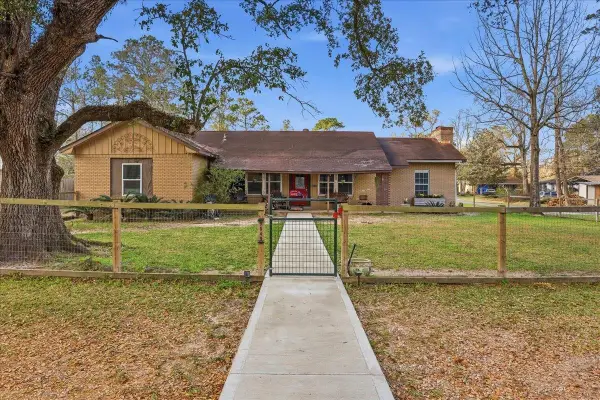 9849 Holly Dr, Lumberton, TX 77657