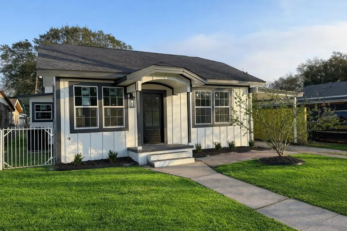 3924 7th St, Port Arthur, TX 77642 - #1