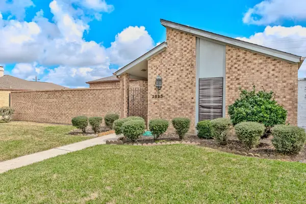 2823 Saba Ln, Port Neches, TX 77651