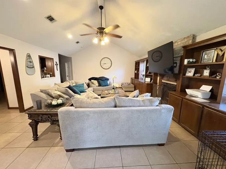 5225 Rosemary Dr., Beaumont, TX 77708 - #3