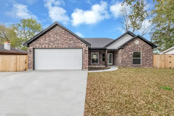 37 W Harding Cir, Orange, TX 77630