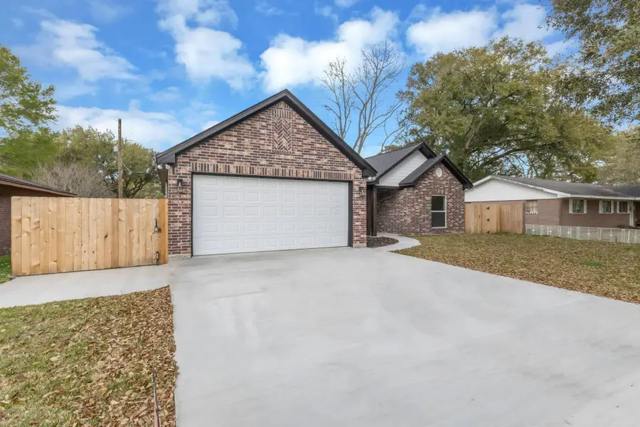 37 W Harding Cir, Orange, TX 77630 - #3
