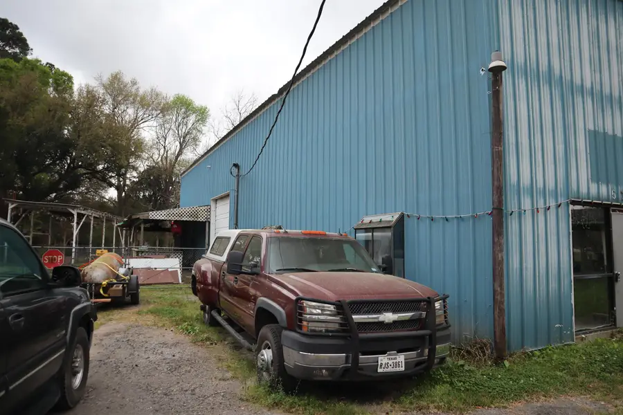 575 W Bolivar St., Vidor, TX 77662 - #2