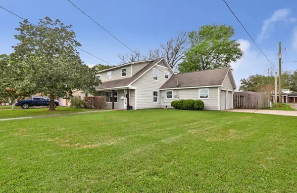 1005 Woods Dr, Liberty, TX 77575