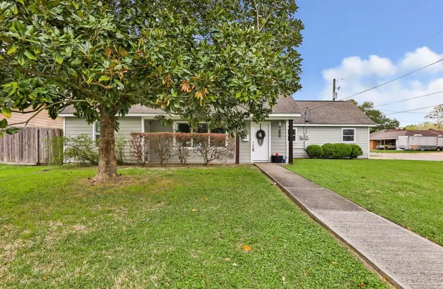 1005 Woods Dr, Liberty, TX 77575 - #2