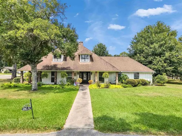 201 Bayou Dr, Beaumont, TX 77705-9999