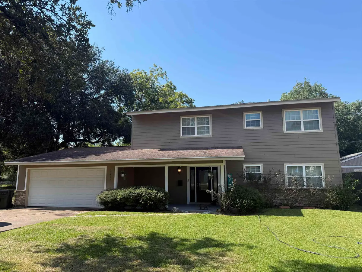 6217 32nd St, Groves, TX 77619-4502 - #1