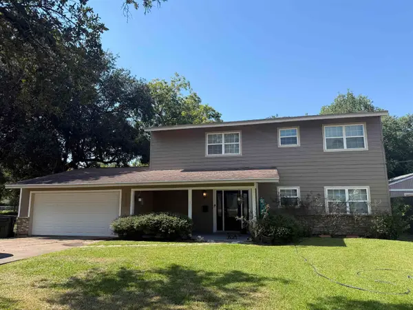 6217 32nd St, Groves, TX 77619-4502